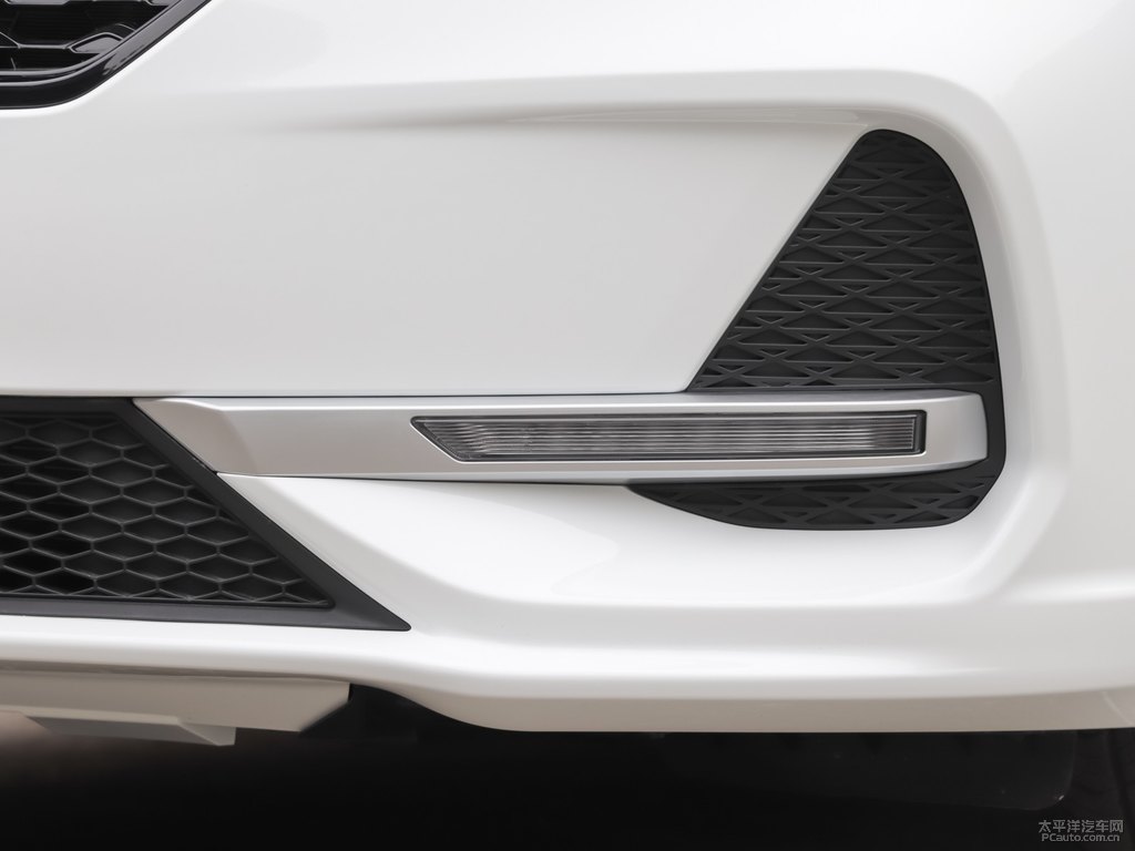 皓月白艾瑞澤5車頭外觀圖片