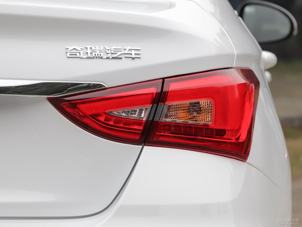 皓月白艾瑞澤5車尾外觀圖片