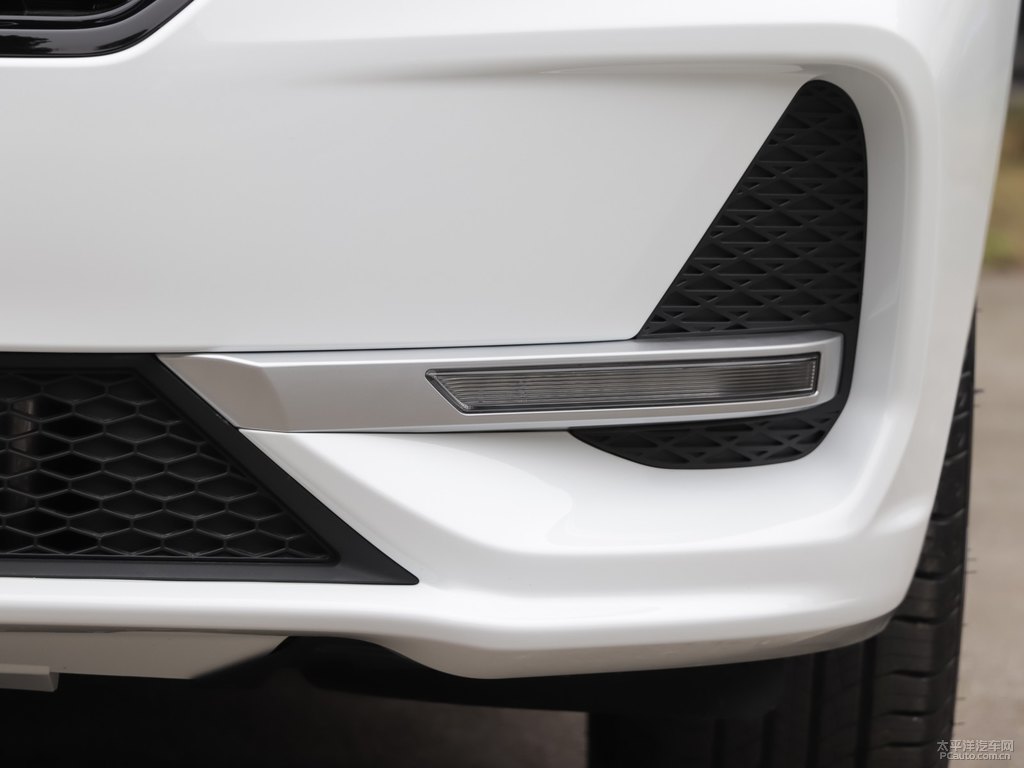皓月白艾瑞澤5車頭外觀圖片