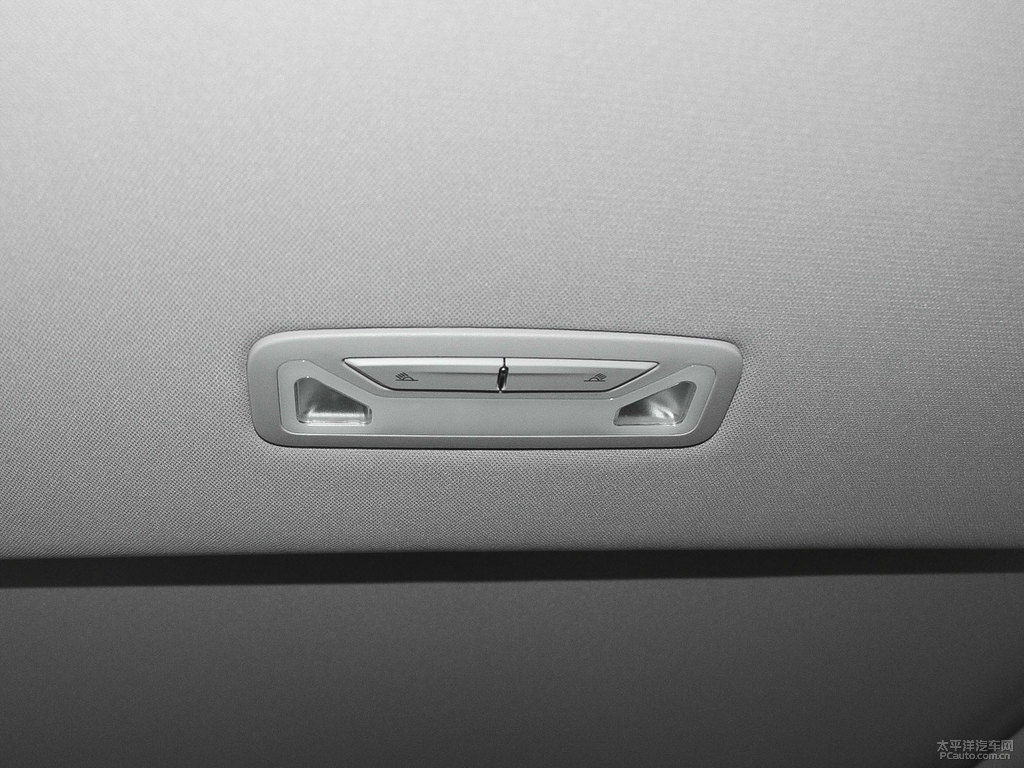 閃光冰晶白逸動(dòng)車廂內(nèi)飾圖片