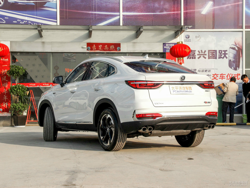 極地白長安CS85 COUPE整車外觀外觀圖片