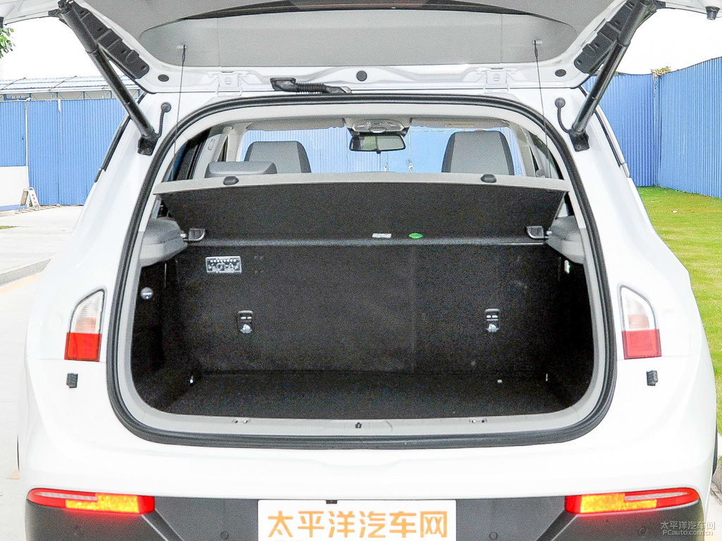 星皓白寶駿RS-5后備廂空間圖片