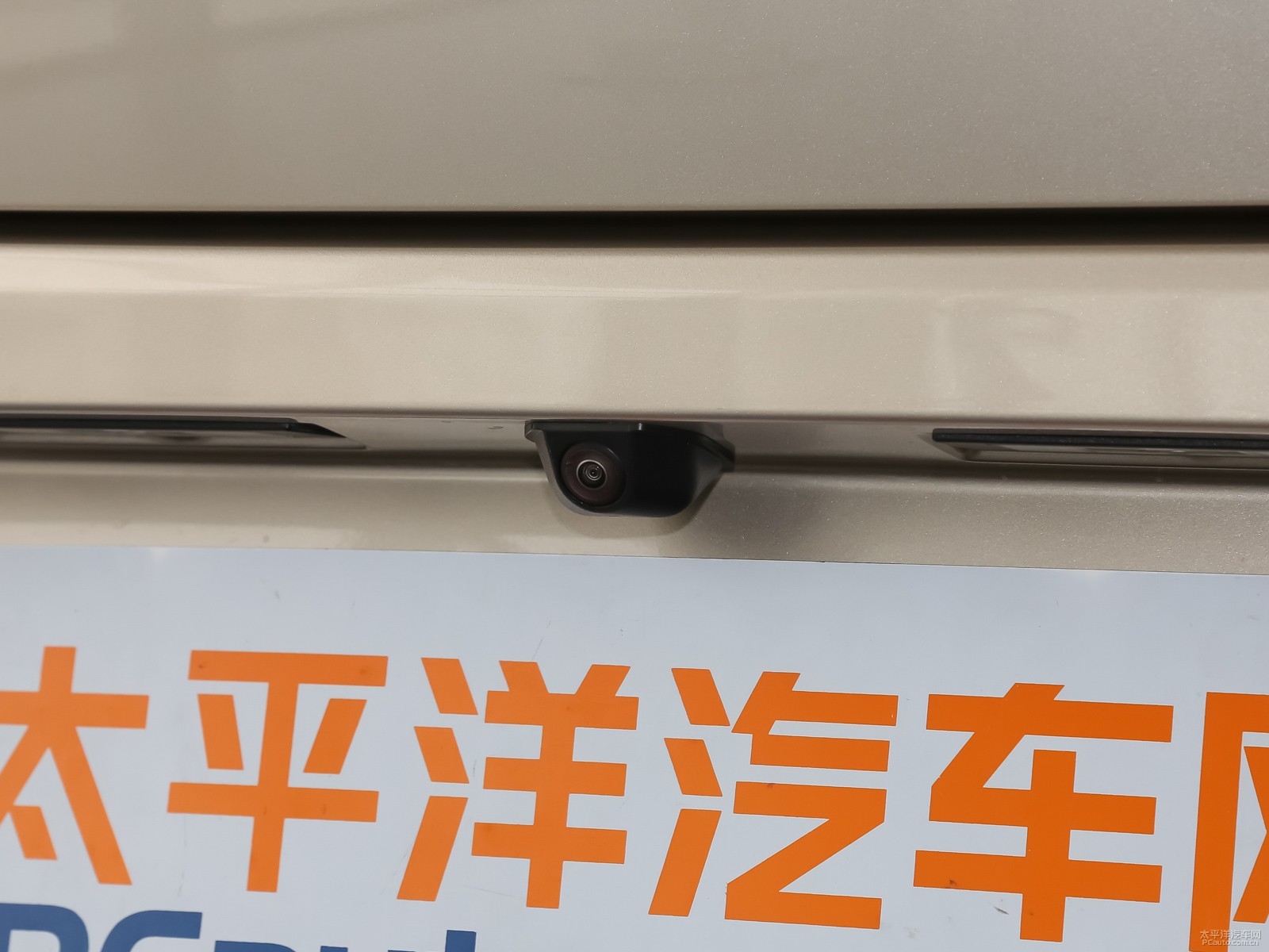 寶馬X4外觀高清大圖