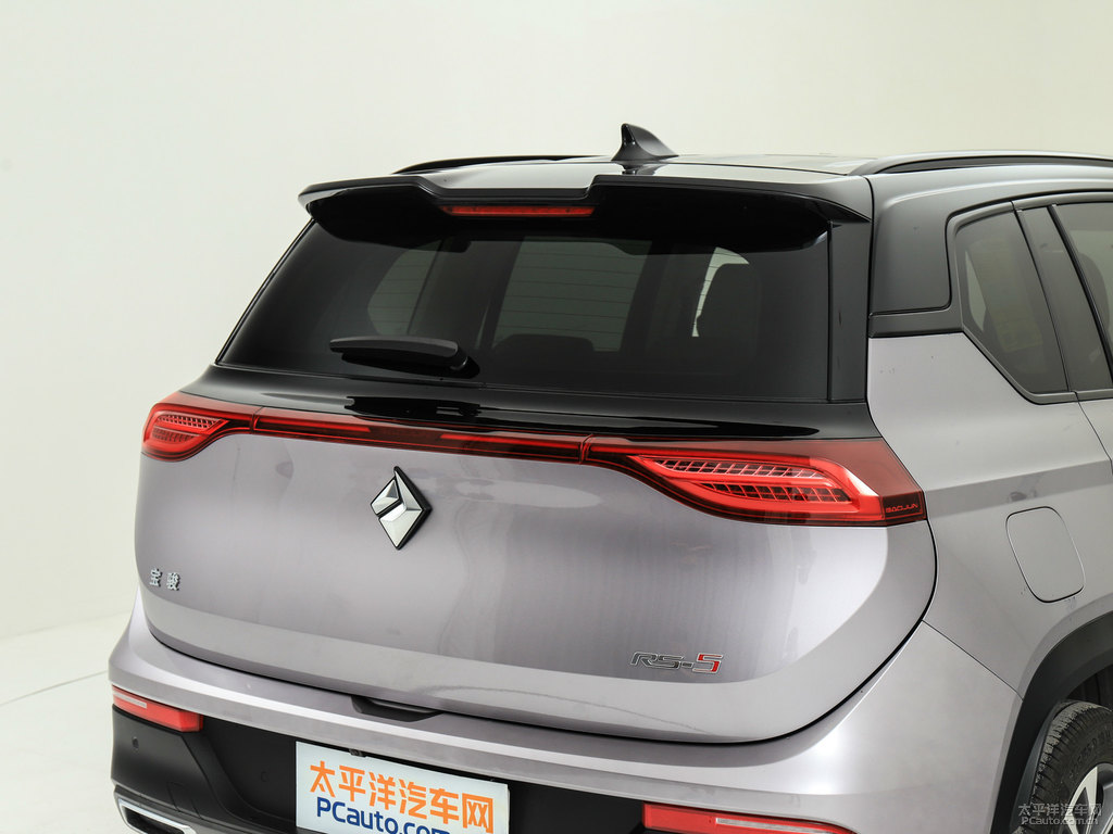 星云紫寶駿RS-5車尾外觀圖片