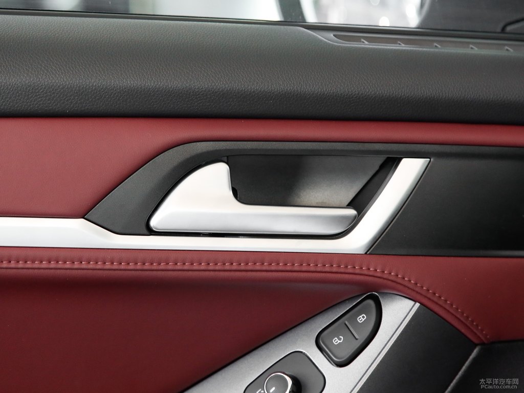 漢密爾頓白哈弗H6 Coupe車廂內(nèi)飾圖片
