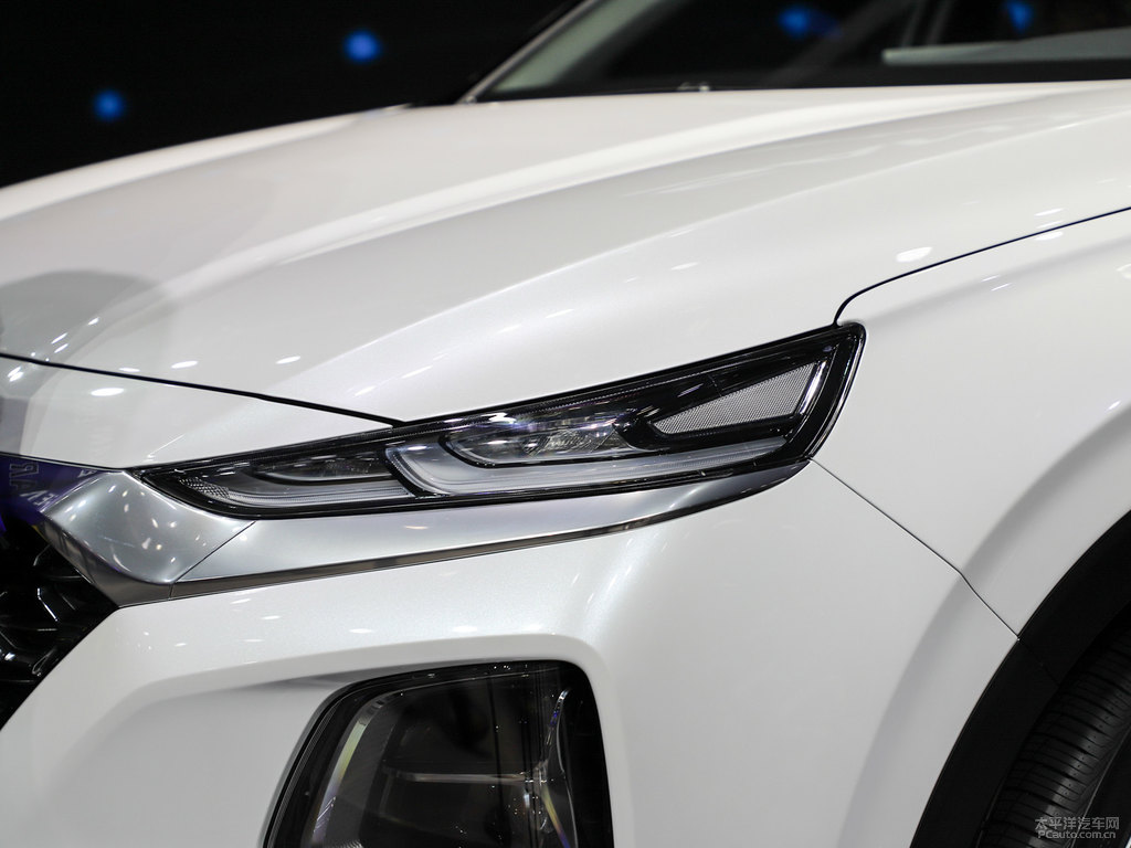 水晶白勝達(dá)車(chē)頭外觀(guān)圖片