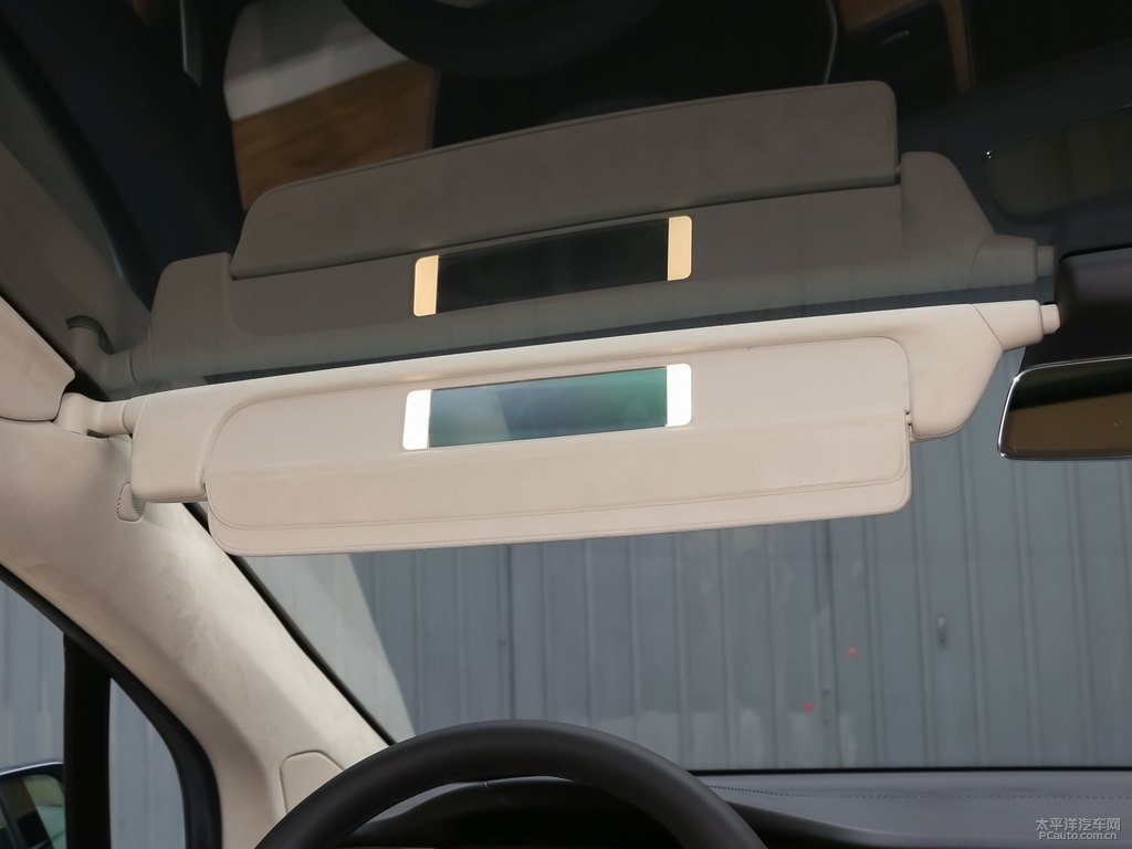 深海藍(lán)Model X車(chē)廂內(nèi)飾圖片