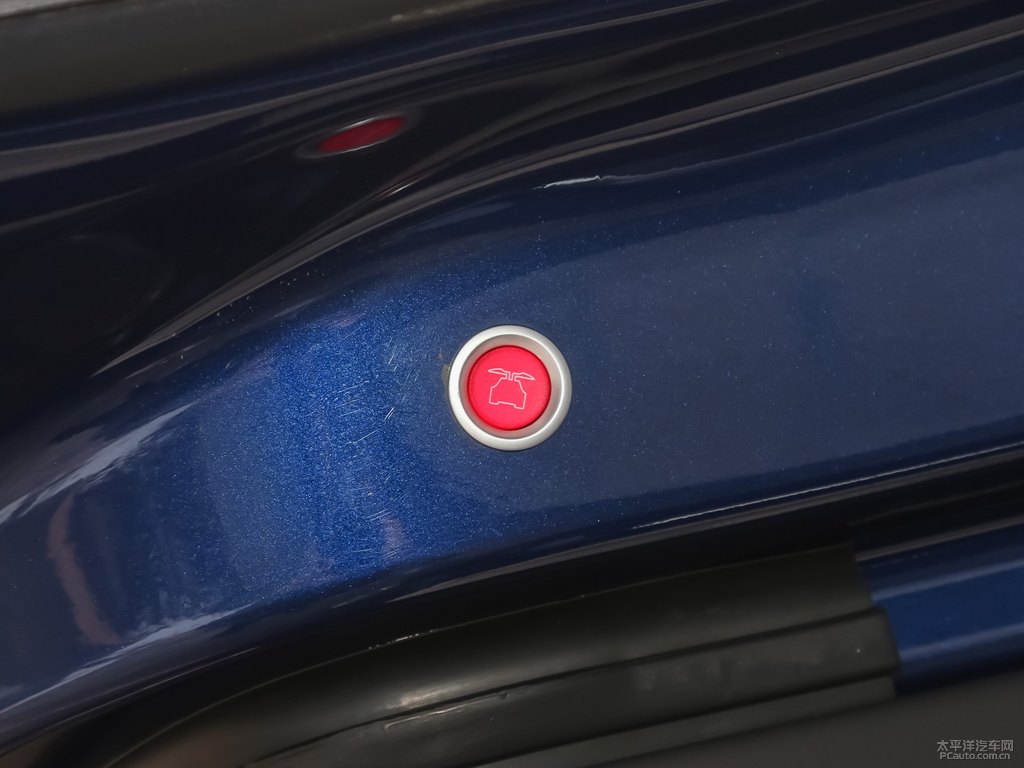 深海藍Model X車廂內(nèi)飾圖片