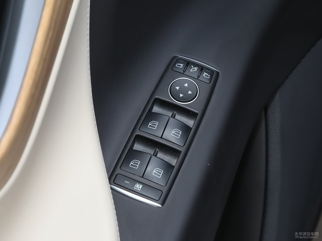 深海藍Model X車廂內(nèi)飾圖片