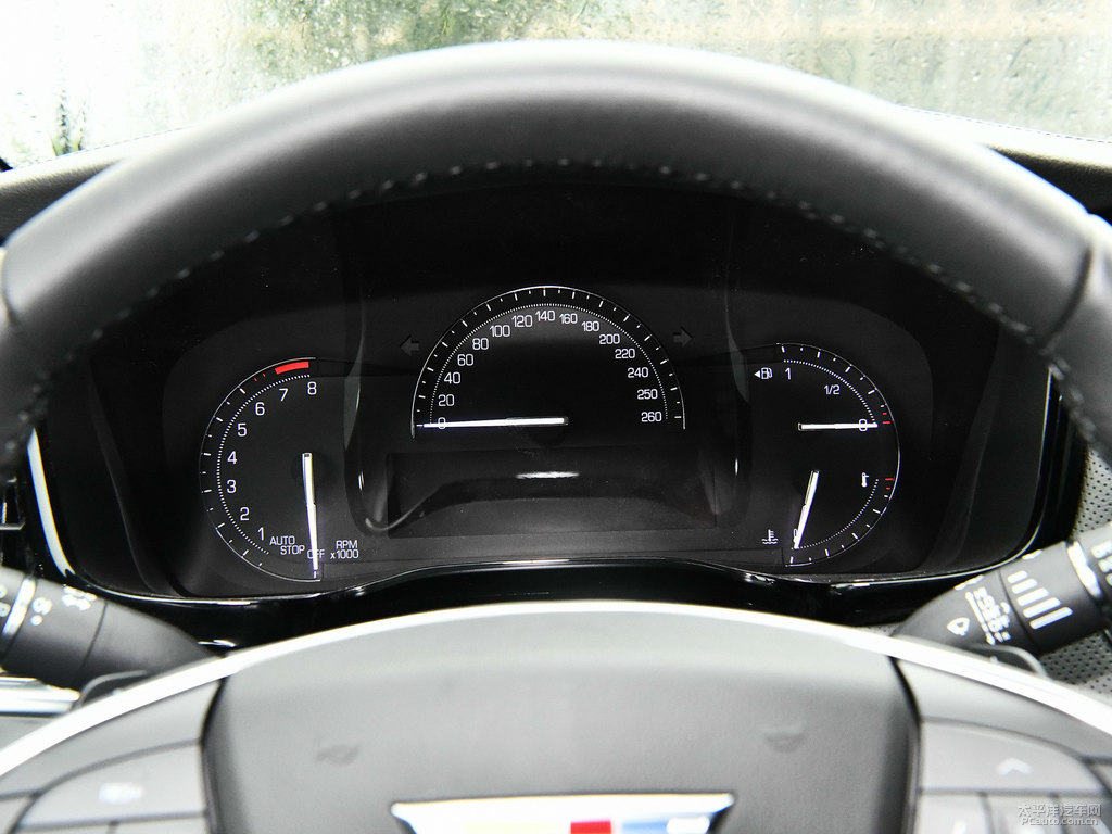 曜黑凱迪拉克XT5中控內(nèi)飾圖片
