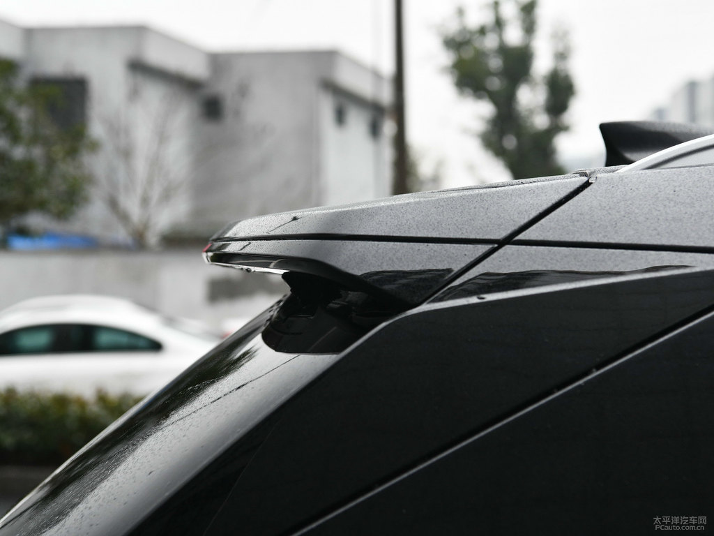 曜黑凱迪拉克XT5車尾外觀圖片