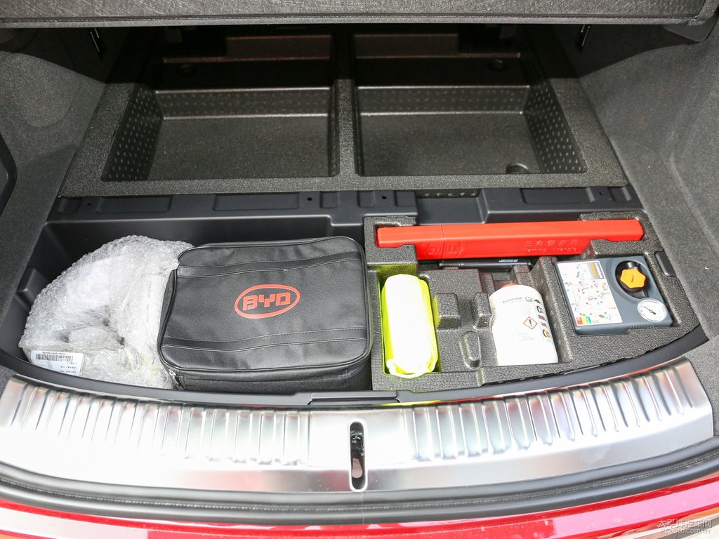 赤帝紅唐新能源后備廂空間圖片