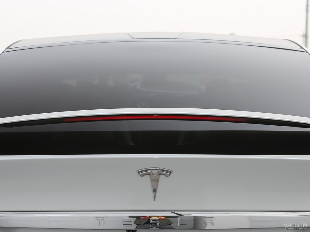 白色Model X車尾外觀圖片