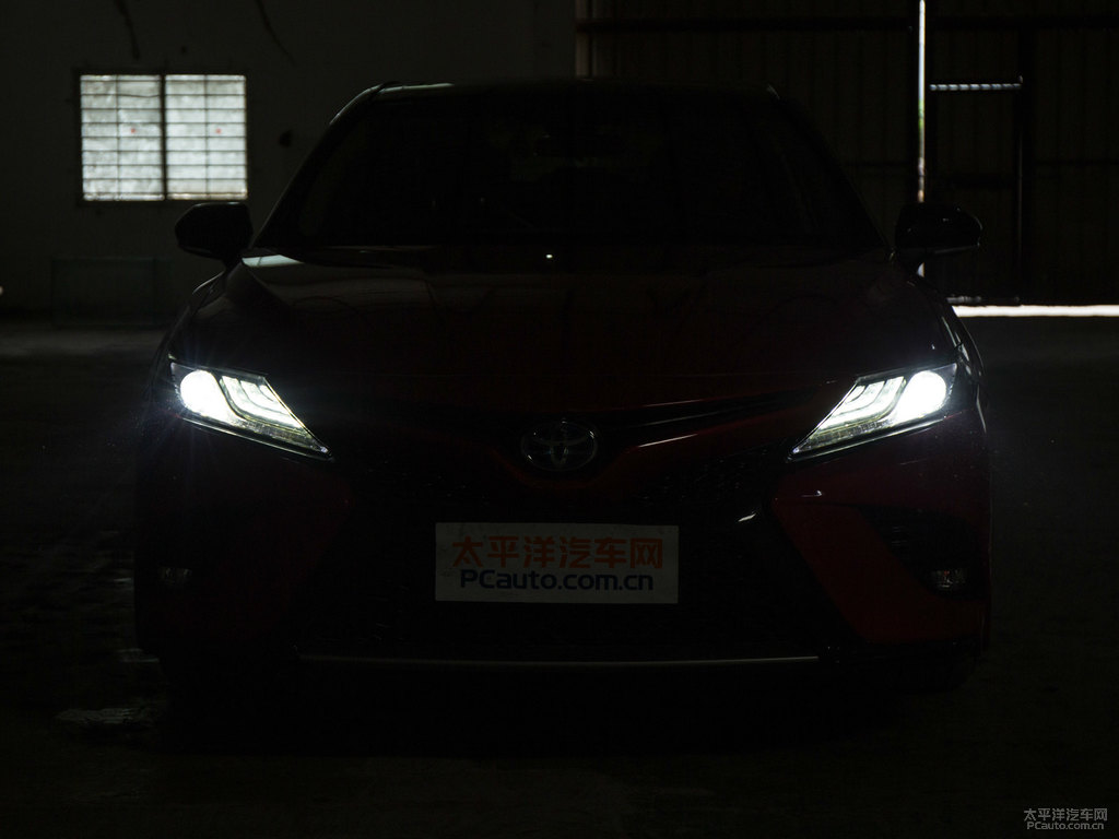 耀動(dòng)紅黑雙色凱美瑞車頭外觀圖片