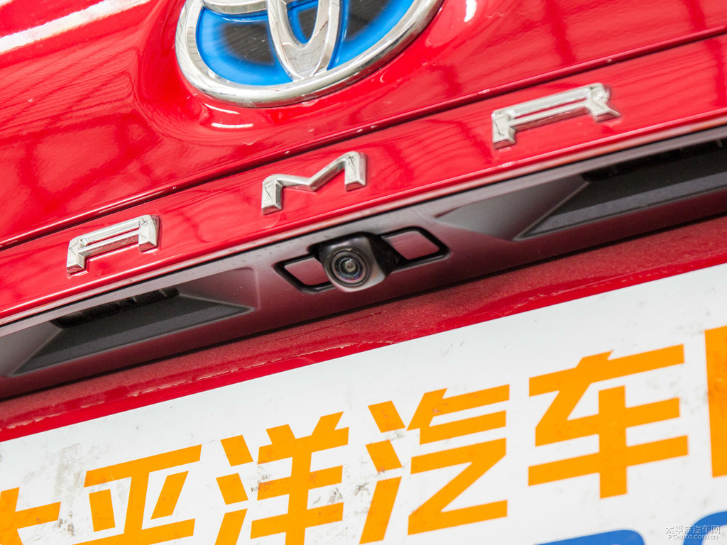 耀動(dòng)紅黑雙色凱美瑞車尾外觀圖片