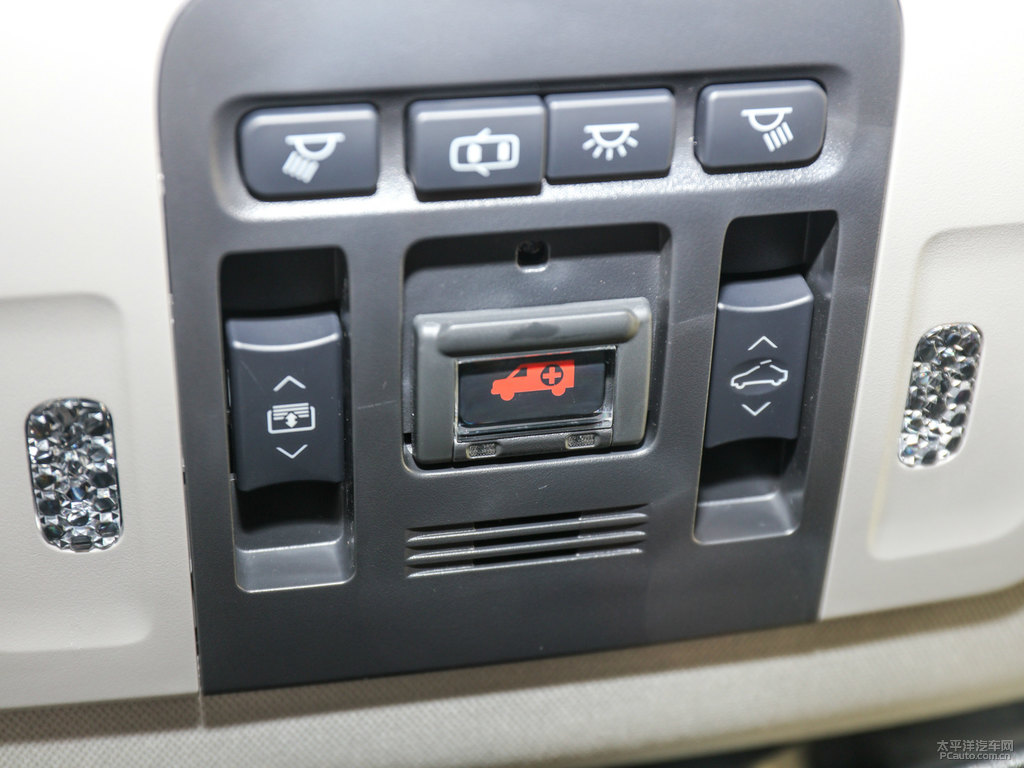 耀動(dòng)紅凱美瑞車廂內(nèi)飾圖片