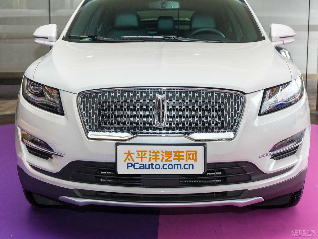 鉑鉆白林肯MKC車頭外觀圖片