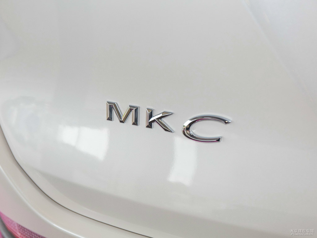 鉑鉆白林肯MKC車尾外觀圖片
