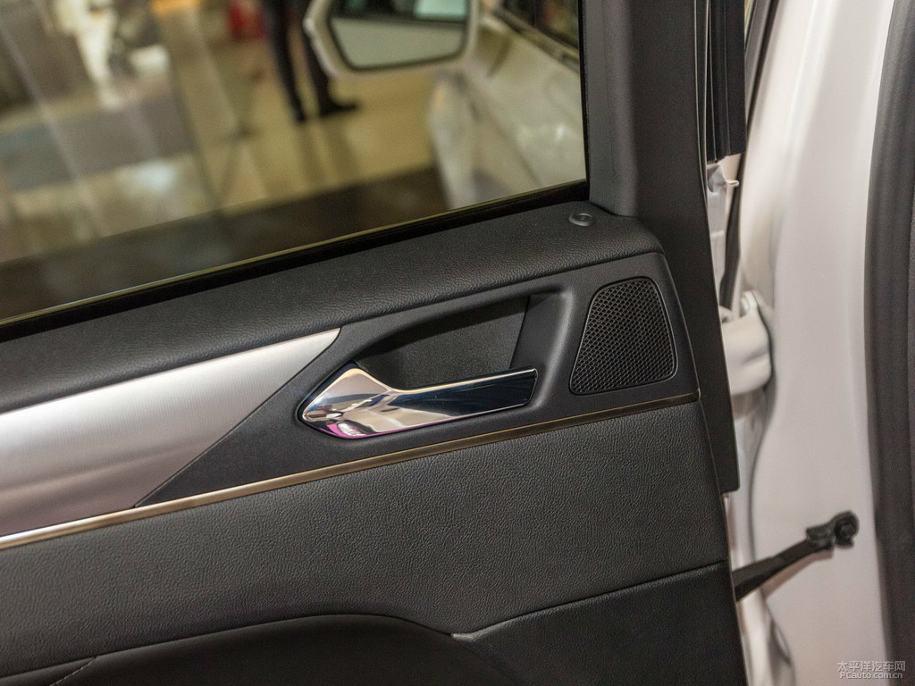 鉑鉆白林肯MKC車(chē)廂內(nèi)飾圖片