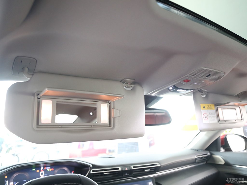烈火紅標(biāo)致508車(chē)廂內(nèi)飾圖片
