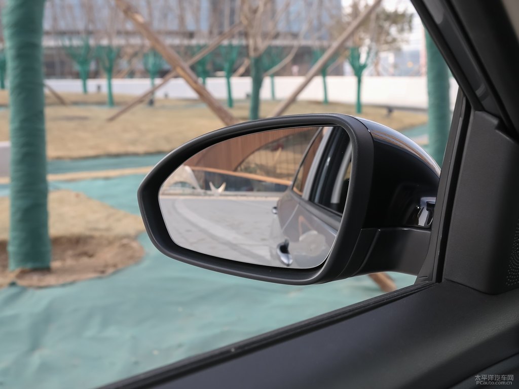 高冷灰科魯澤車身外觀圖片