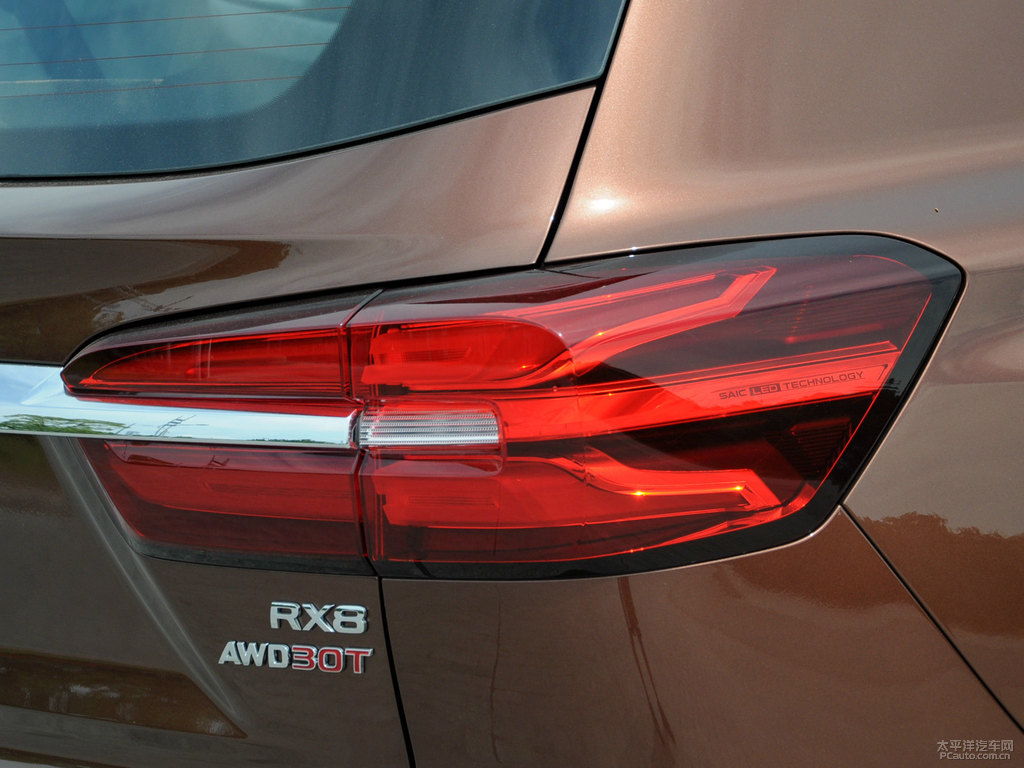 鉑金棕榮威RX8車尾外觀圖片