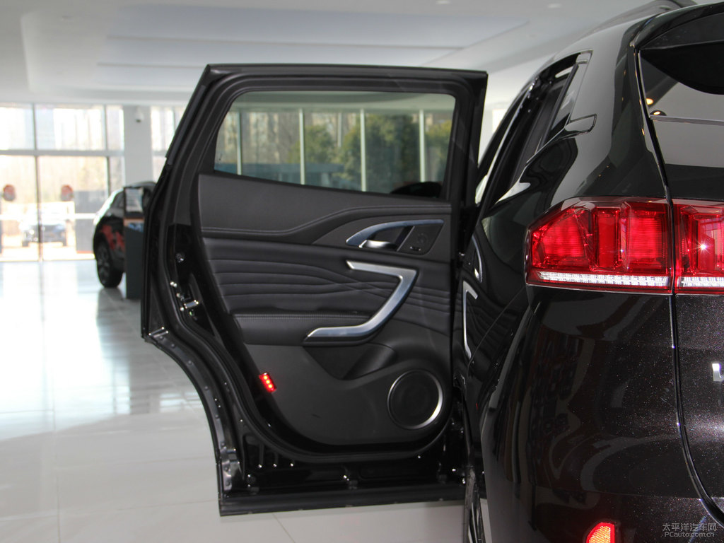 炫晶黑魏牌 VV7車廂內(nèi)飾圖片
