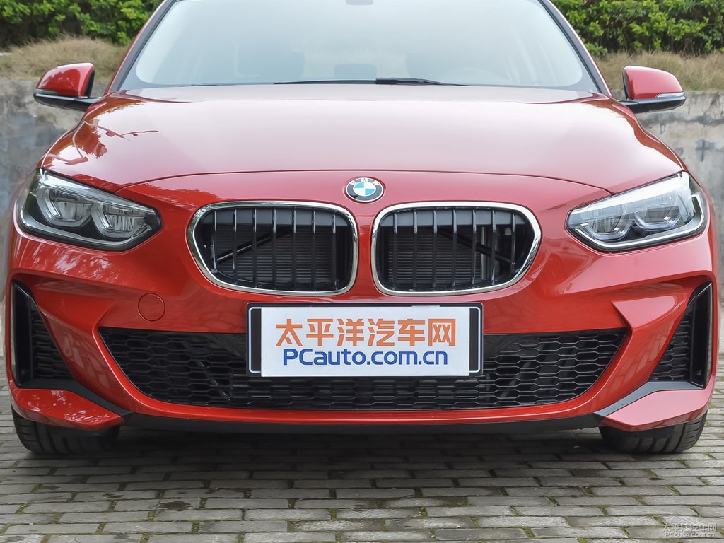 墨爾本紅寶馬1系車頭外觀圖片