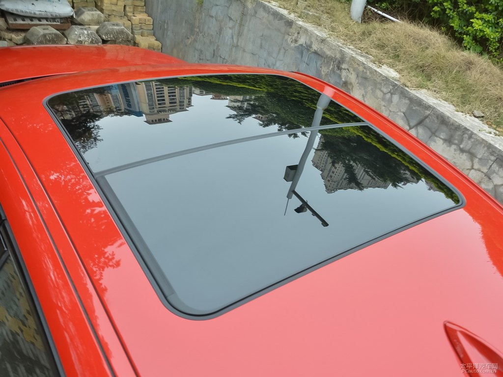 墨爾本紅寶馬1系車(chē)身外觀圖片