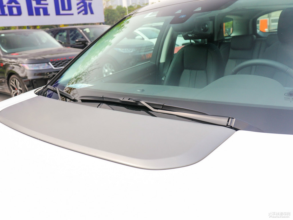 富士白發(fā)現(xiàn)神行車身外觀圖片