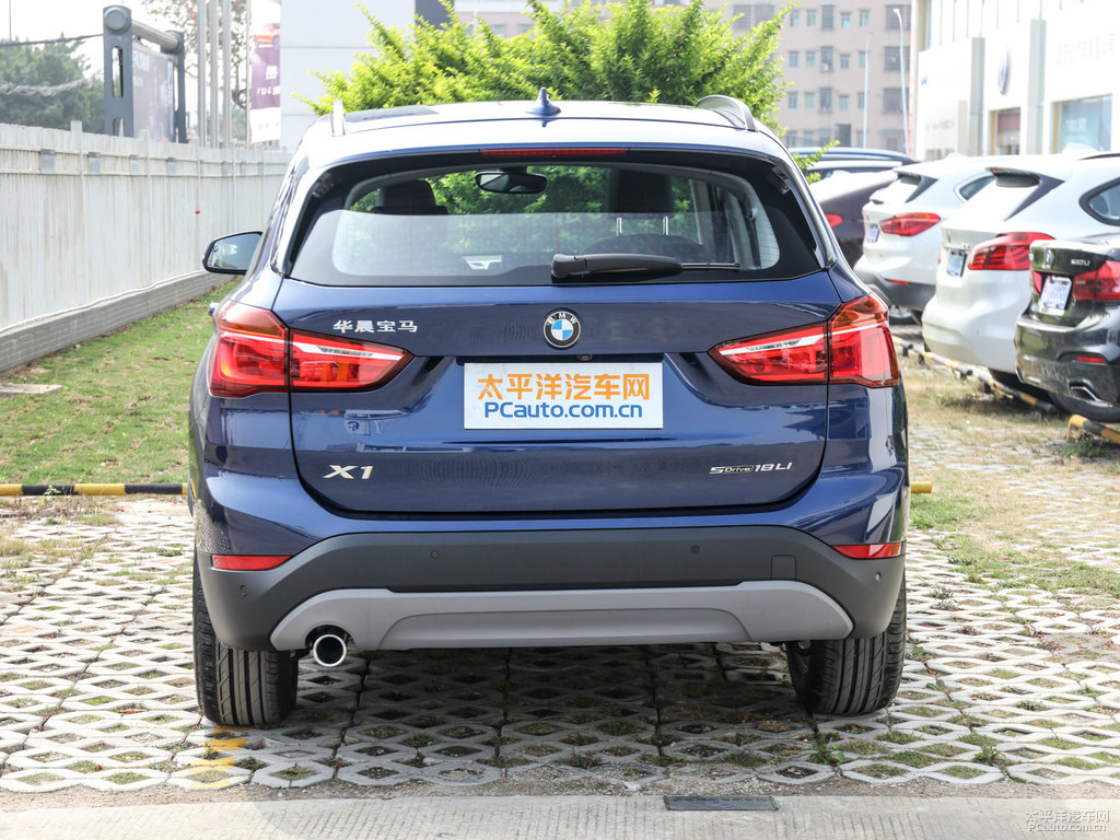地中海藍寶馬X1車尾外觀圖片