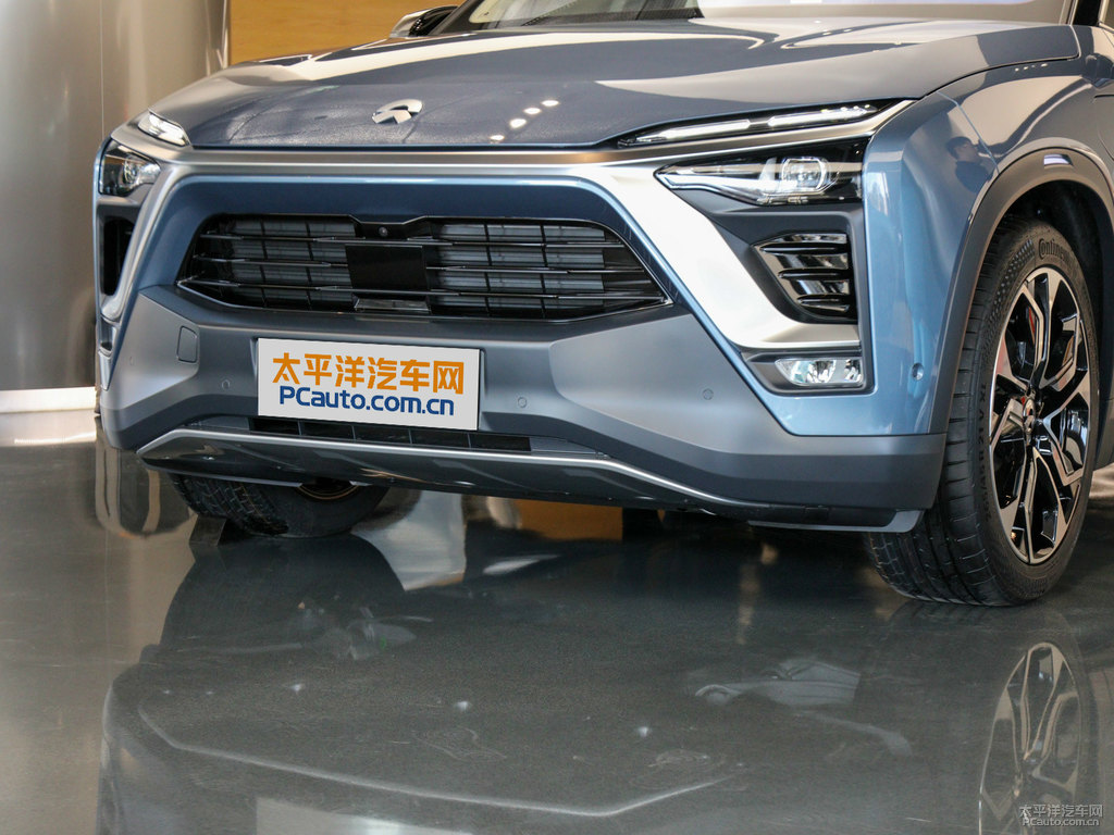 天藍(lán)蔚來ES8車頭外觀圖片