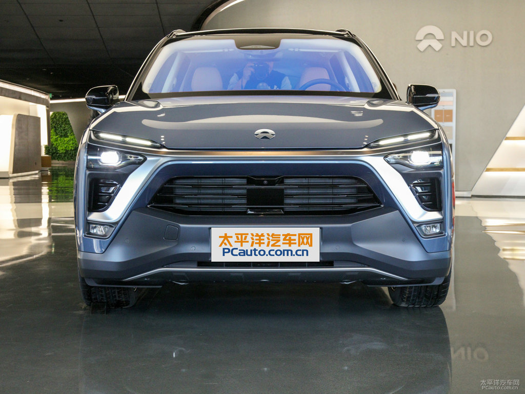 天藍(lán)蔚來ES8車頭外觀圖片