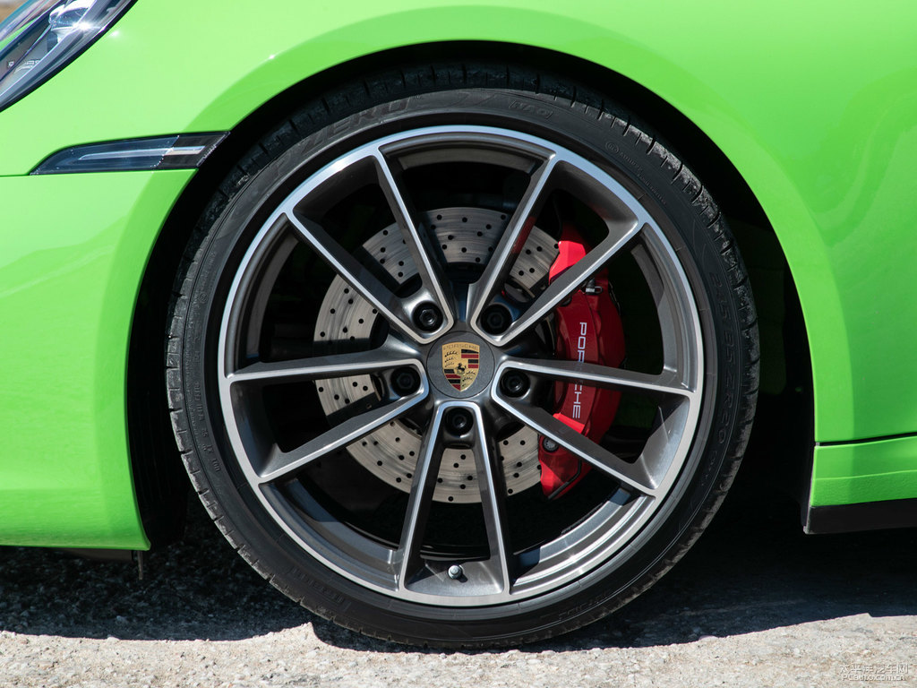 蜥蜴綠保時(shí)捷911車身外觀圖片