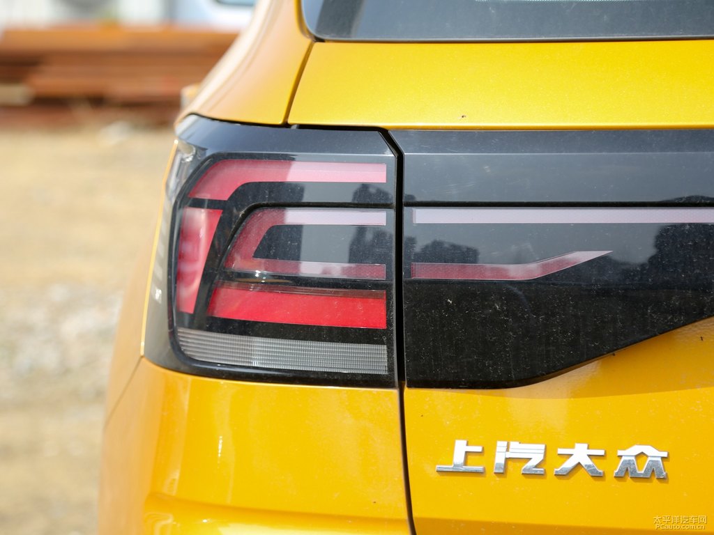 活力金途鎧車尾外觀圖片