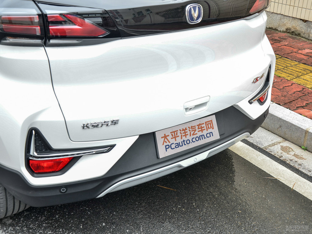 雪域白長(zhǎng)安CS15車(chē)尾外觀圖片