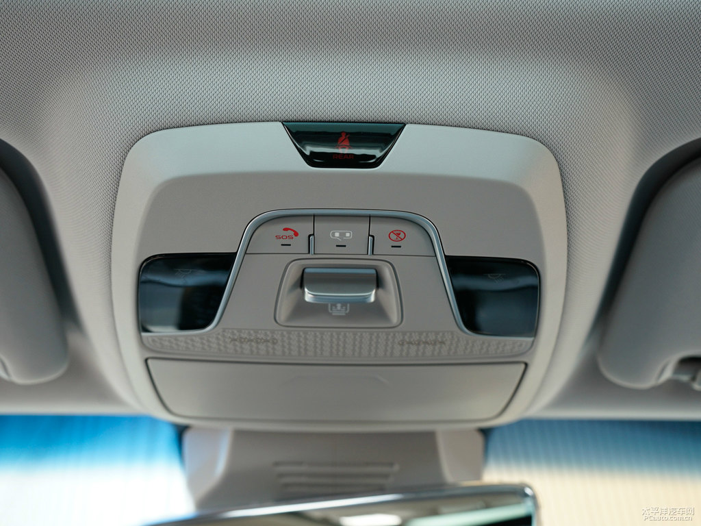 0℃白吉利幾何A車廂內(nèi)飾圖片