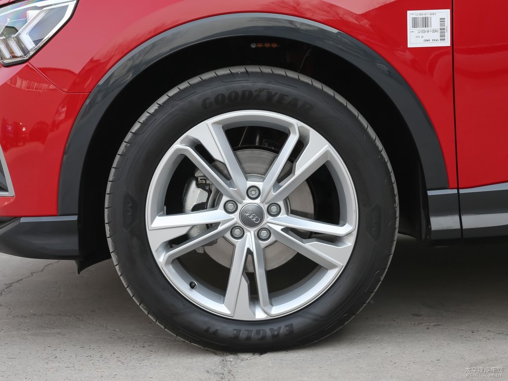 探戈紅奧迪Q3車身外觀圖片