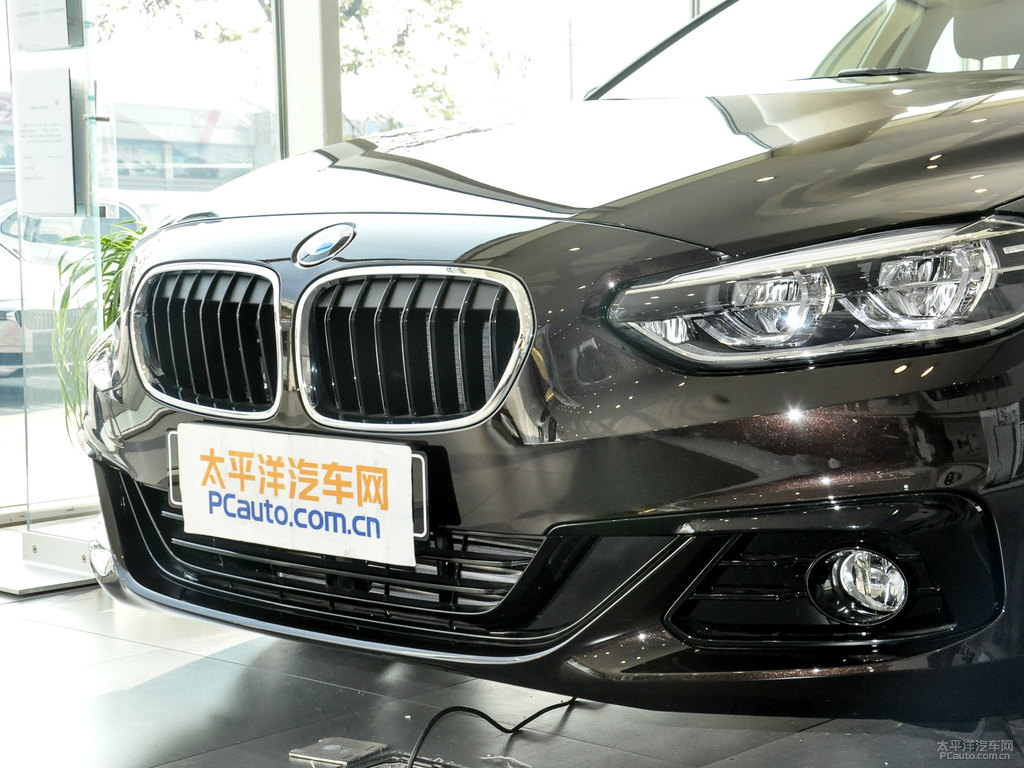 星光棕寶馬1系車頭外觀圖片