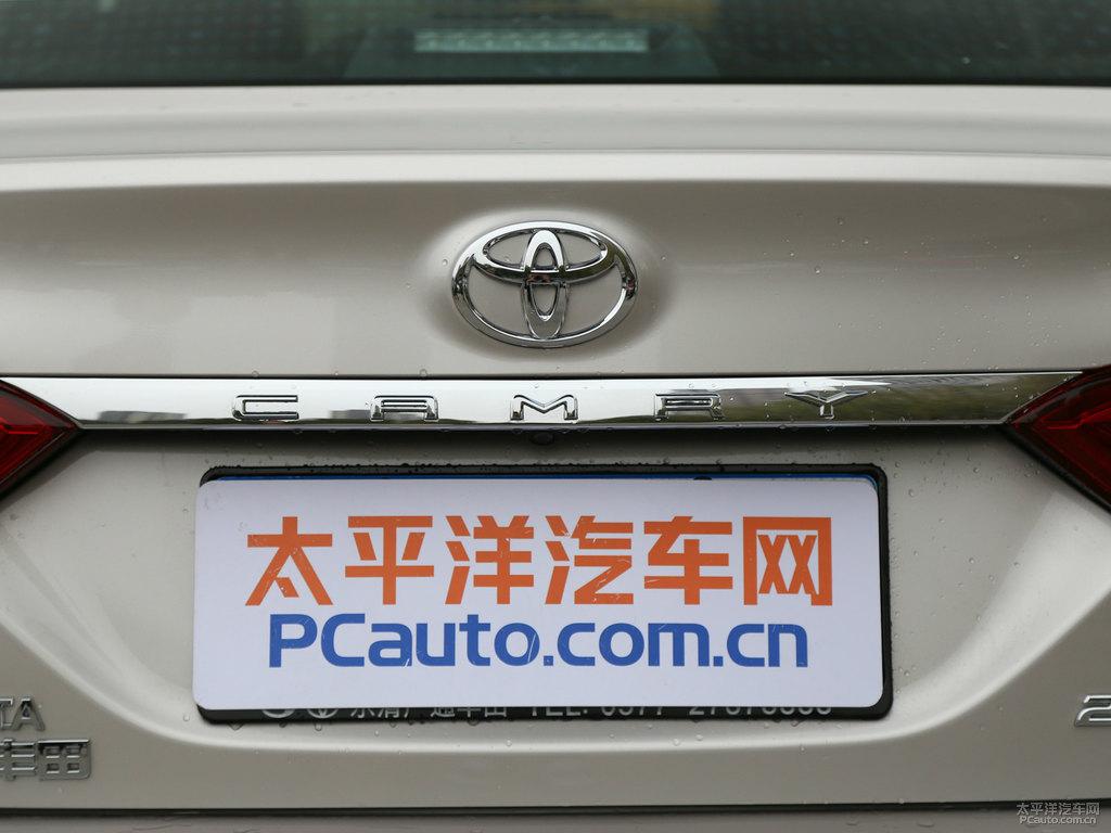 歐泊銀凱美瑞車尾外觀圖片