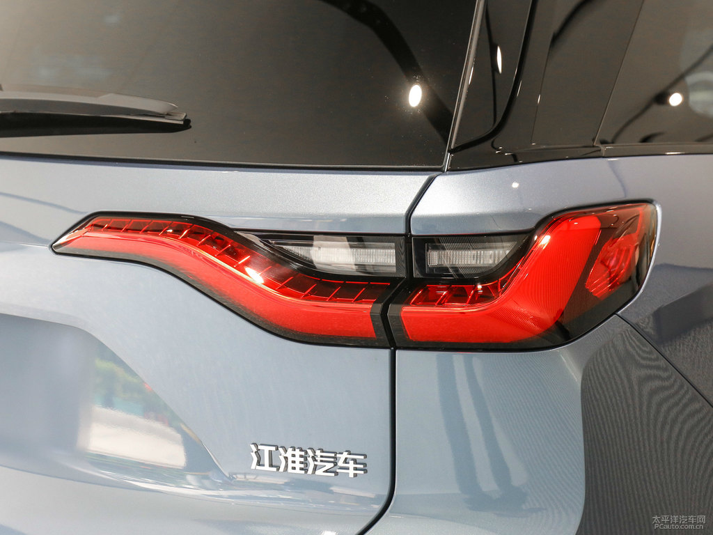 星空藍(lán)蔚來(lái)ES8車尾外觀圖片