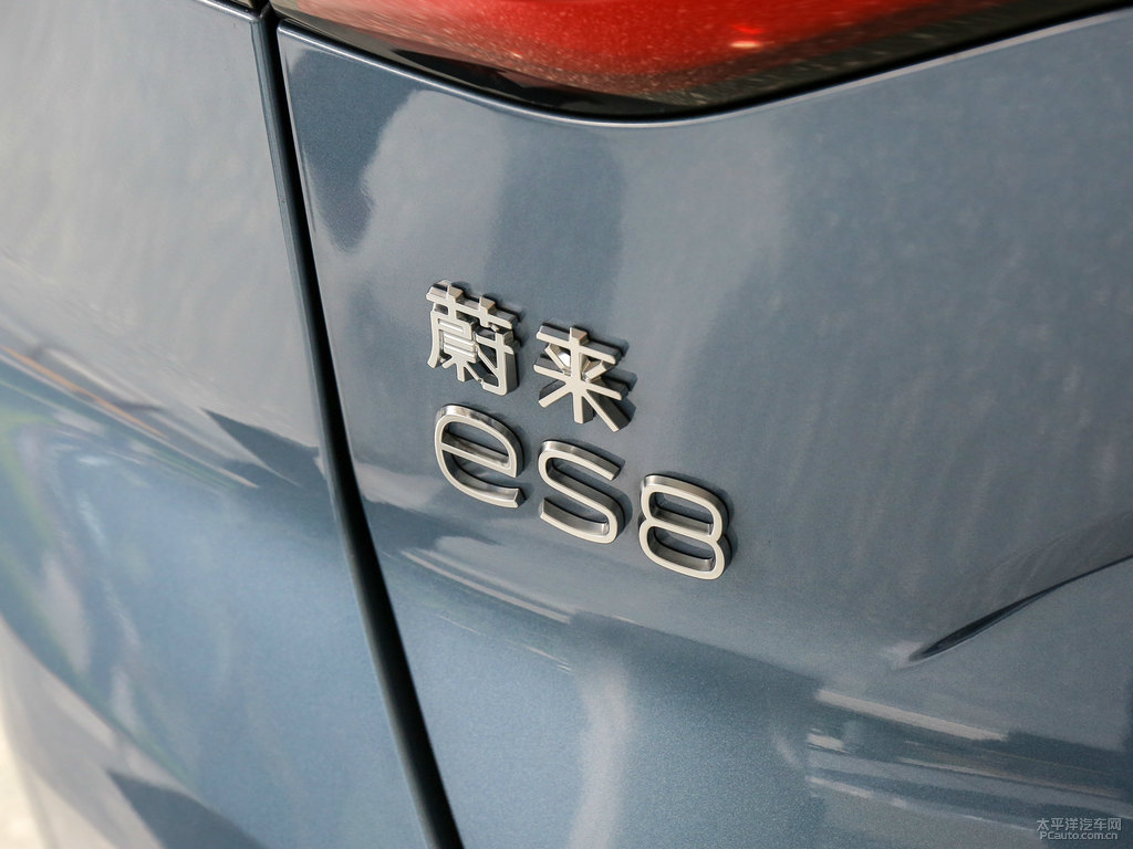 星空藍蔚來ES8車尾外觀圖片