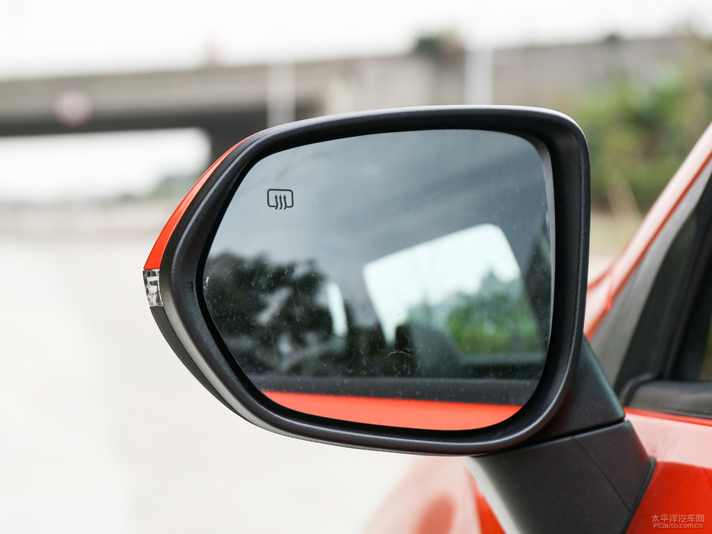 閃光炫彩橙黃長(zhǎng)安CS15車(chē)身外觀圖片