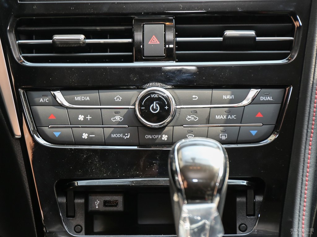曜石黑啟辰T70中控內(nèi)飾圖片