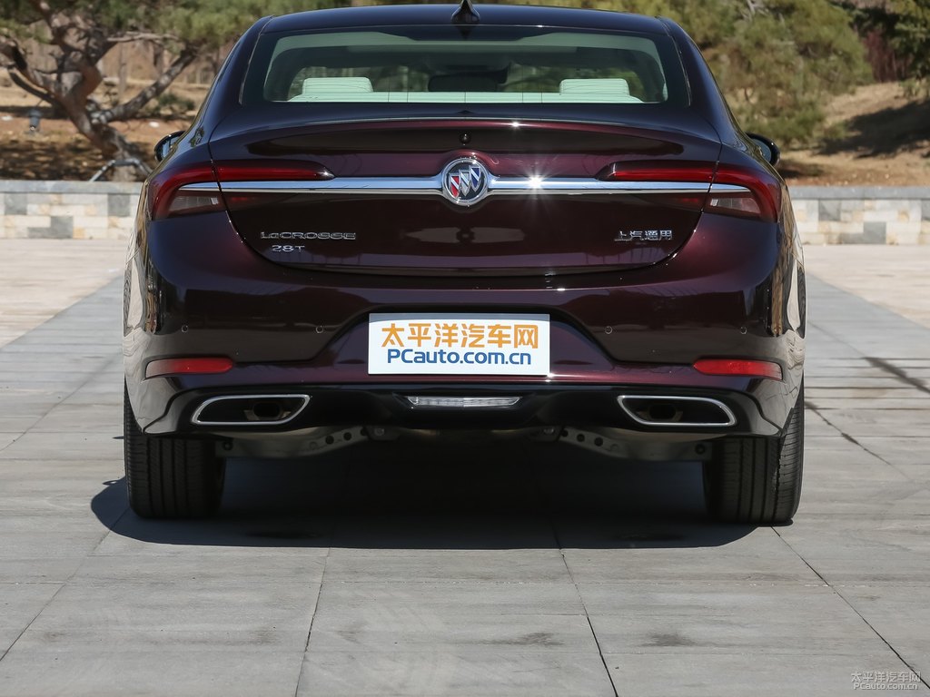 君越車尾外觀圖片