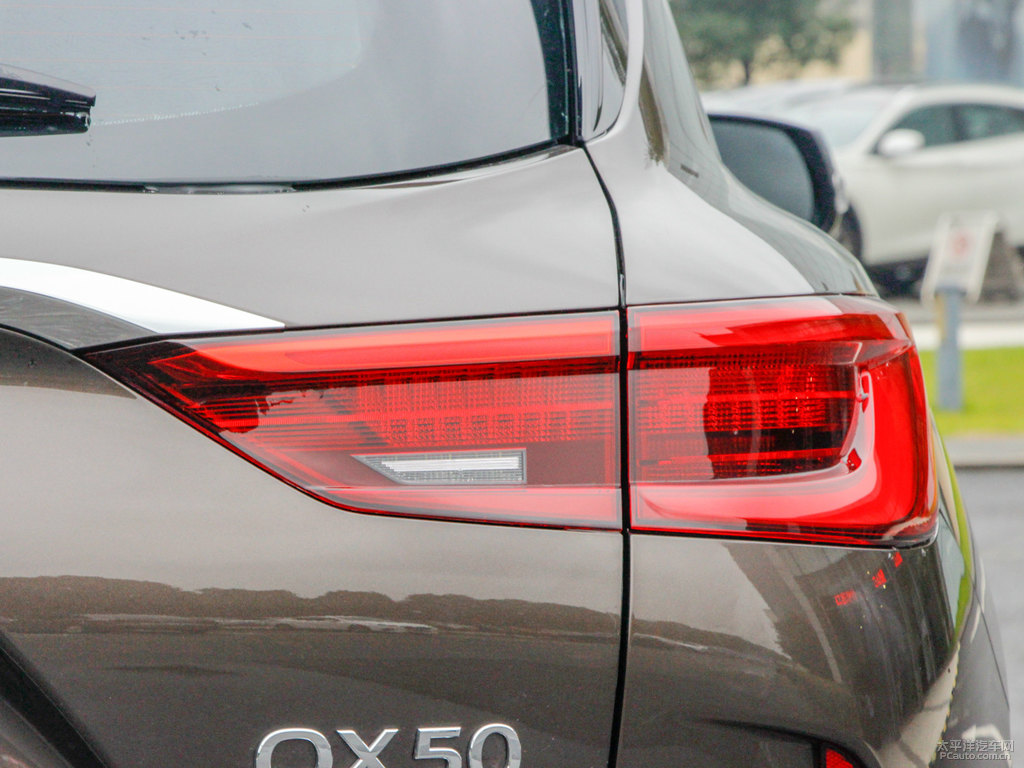 流金棕英菲尼迪QX50車尾外觀圖片