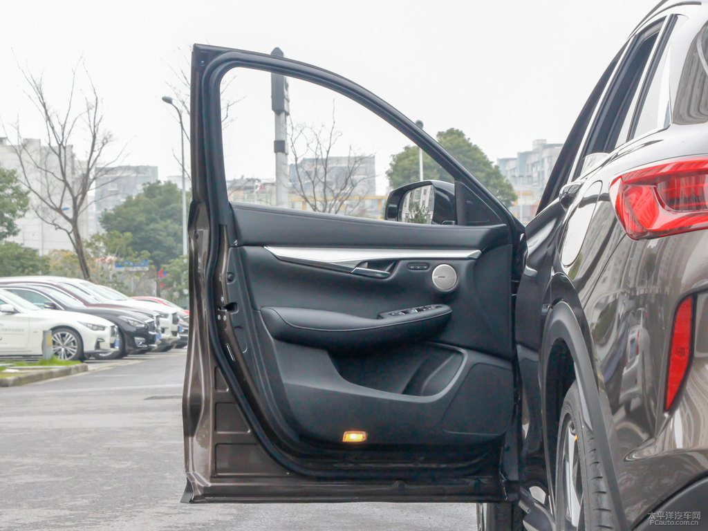流金棕英菲尼迪QX50車廂內(nèi)飾圖片
