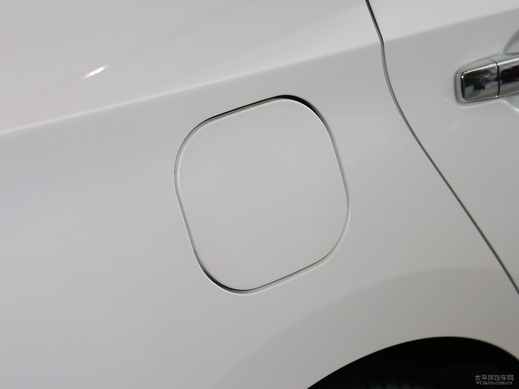珠光白藍(lán)鳥(niǎo)車(chē)身外觀圖片