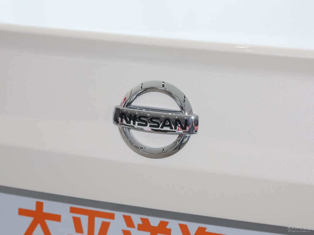 珠光白天籟車尾外觀圖片