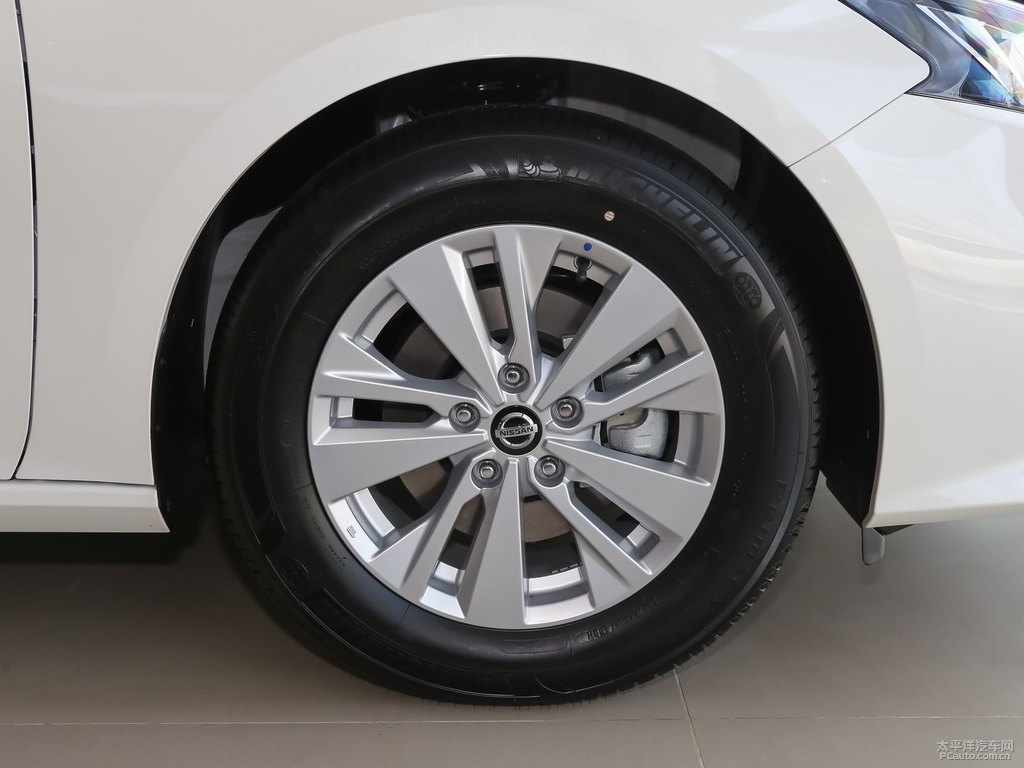 珠光白天籟車(chē)身外觀圖片